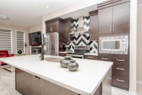Luxury Newly built 3+ Bedroom in the heart of calgary